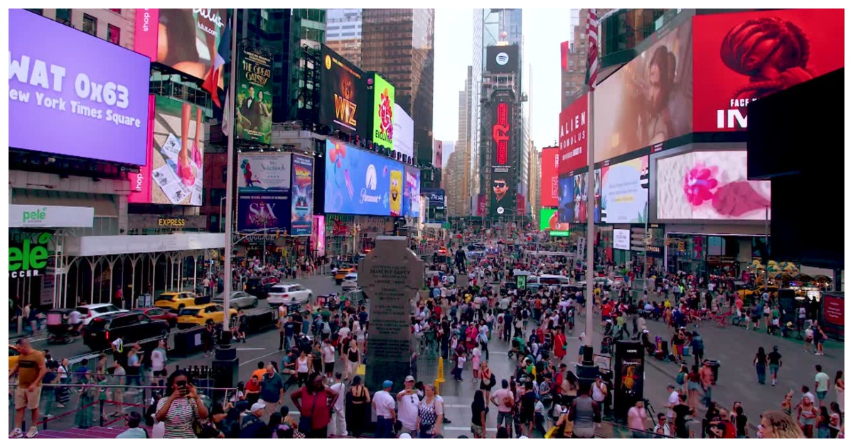 পর্যটকে পূর্ণ নিউ ইয়র্কের ব্যস্ততম টাইমস স্কয়ার। ছবি: টাইমস স্কয়ার এনওয়াইসি